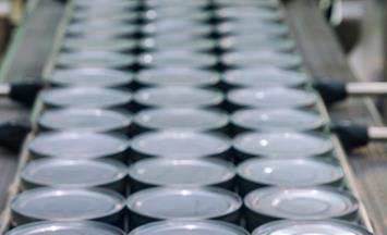 Spiral freezing of canned pet food